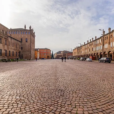 Piazza Martiri-in Pieno Centro Sotto Al Castello * 카르피