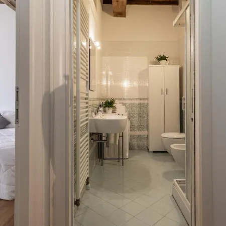 Piazza Martiri-in Pieno Centro Sotto Al Castello *