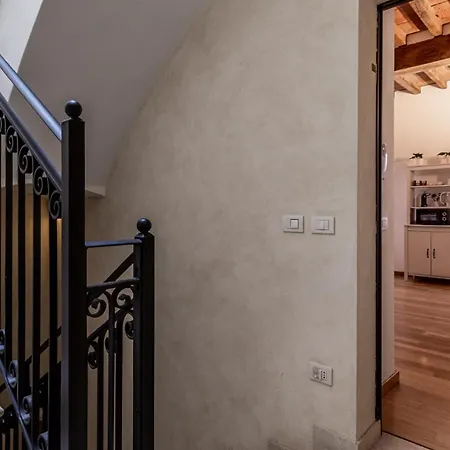 Piazza Martiri-in Pieno Centro Sotto Al Castello アパート *