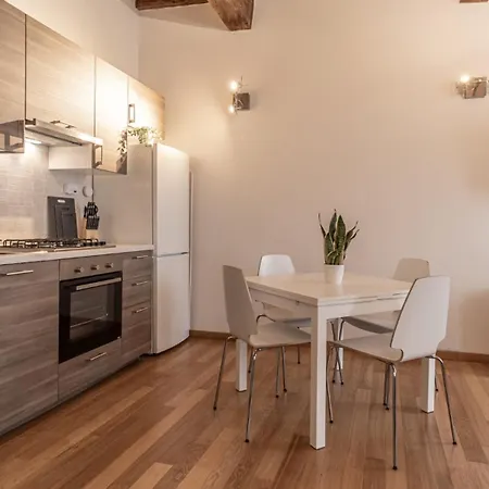 Piazza Martiri-in Pieno Centro Sotto Al Castello * カルピ