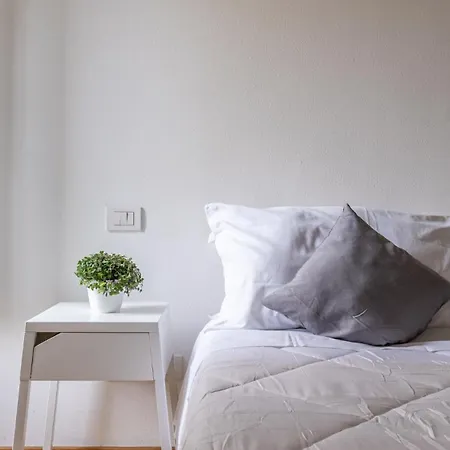 Piazza Martiri-in Pieno Centro Sotto Al Castello *