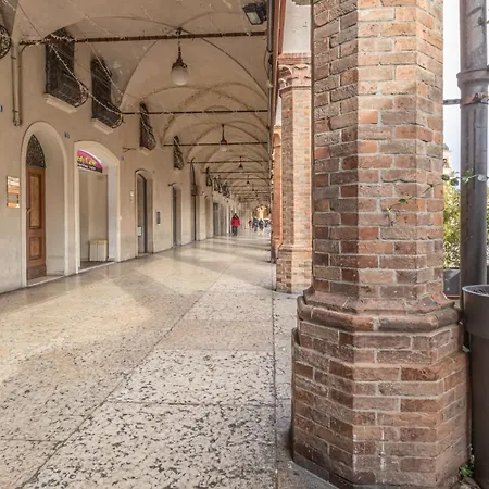 Piazza Martiri-in Pieno Centro Sotto Al Castello アパート カルピ