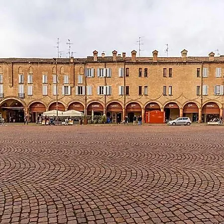 Piazza Martiri-in Pieno Centro Sotto Al Castello Apartment *