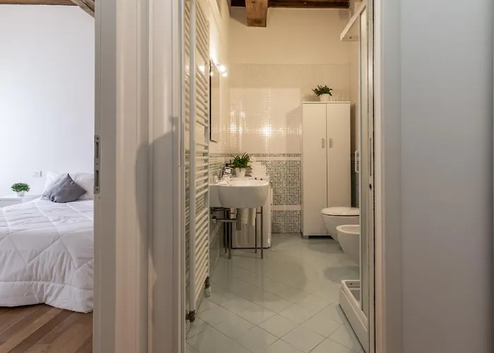 Piazza Martiri-in Pieno Centro Sotto Al Castello *