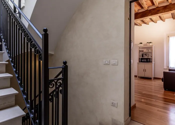 Piazza Martiri-in Pieno Centro Sotto Al Castello Lejlighed *