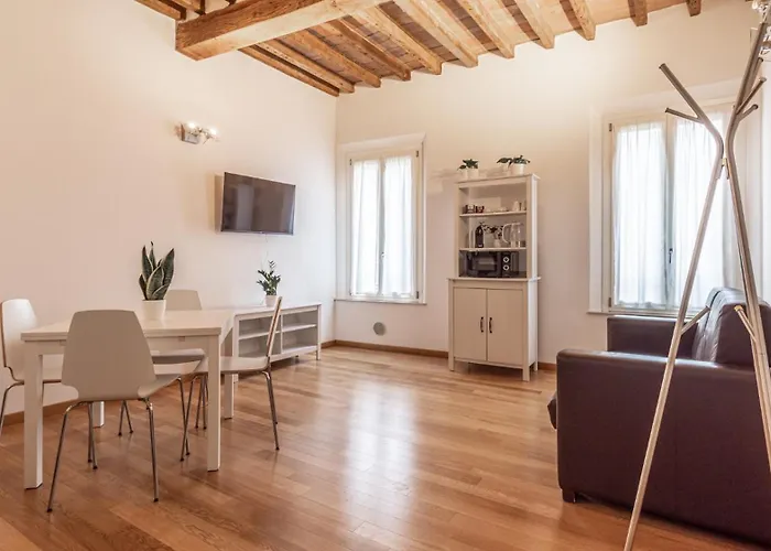 Piazza Martiri-in Pieno Centro Sotto Al Castello Carpi