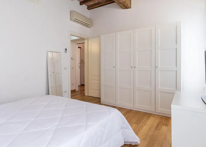 Piazza Martiri-in Pieno Centro Sotto Al Castello Lejlighed