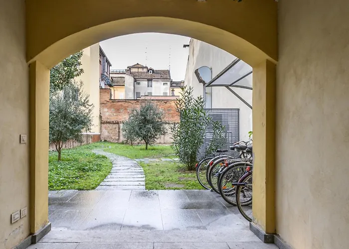 Piazza Martiri-in Pieno Centro Sotto Al Castello