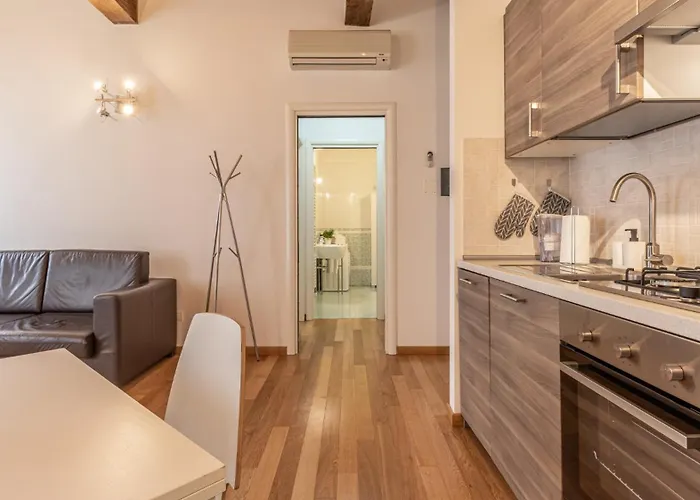 Lägenhet Piazza Martiri-in Pieno Centro Sotto Al Castello