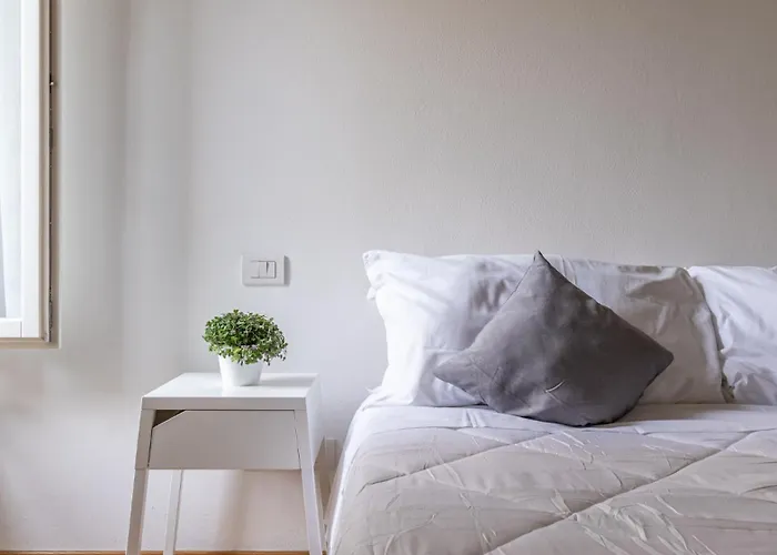 Piazza Martiri-in Pieno Centro Sotto Al Castello *