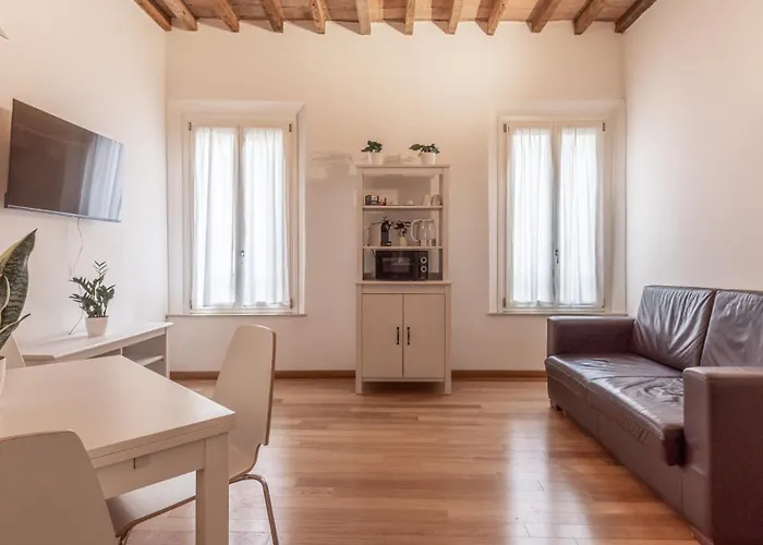 Piazza Martiri-in Pieno Centro Sotto Al Castello