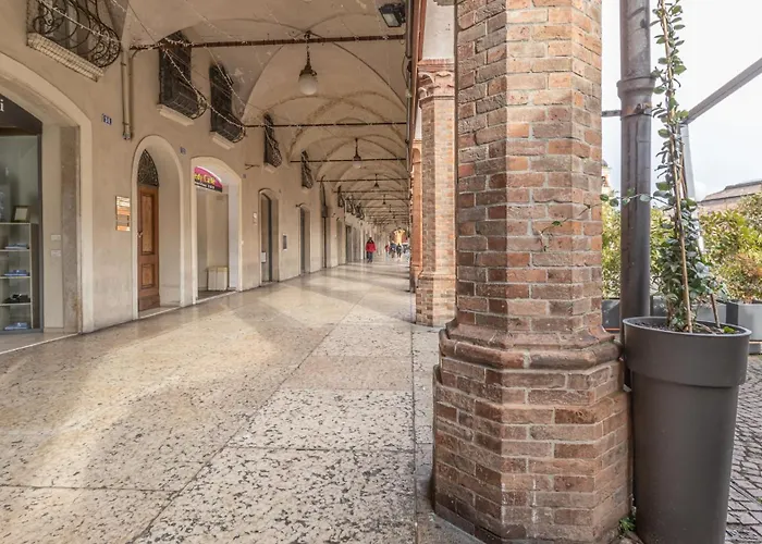 Piazza Martiri-in Pieno Centro Sotto Al Castello Lägenhet Carpi