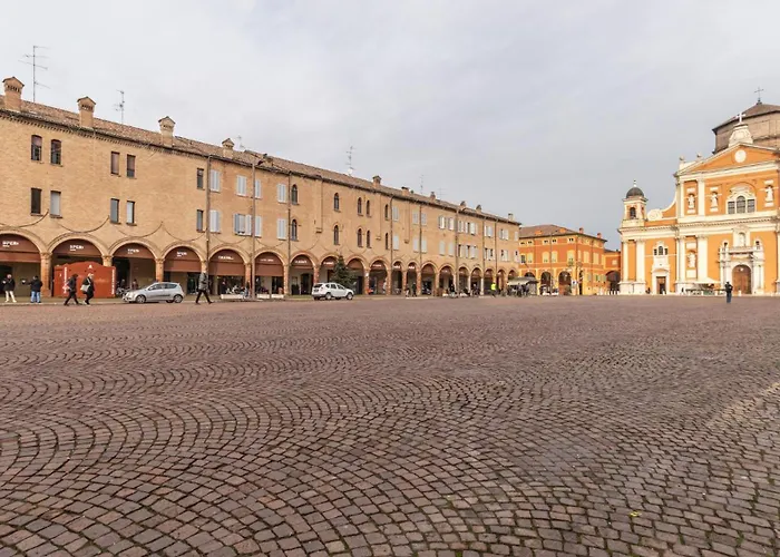 Lägenhet Piazza Martiri-in Pieno Centro Sotto Al Castello
