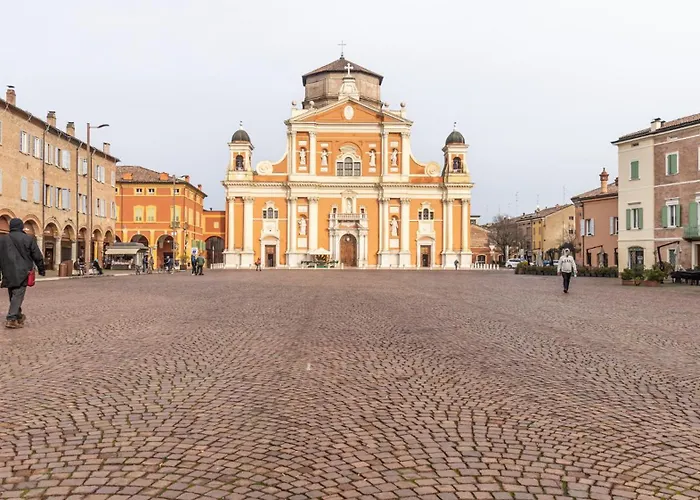 Piazza Martiri-in Pieno Centro Sotto Al Castello Lägenhet *