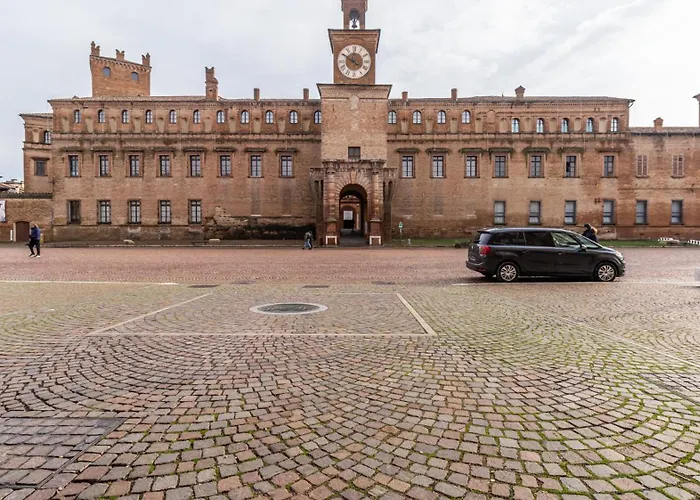 Piazza Martiri-in Pieno Centro Sotto Al Castello * Carpi